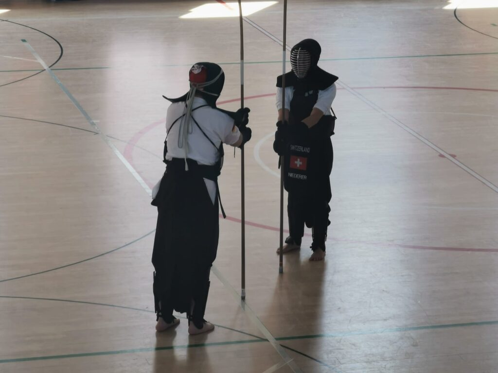 Swiss fighter doing Königsblock while Shiai